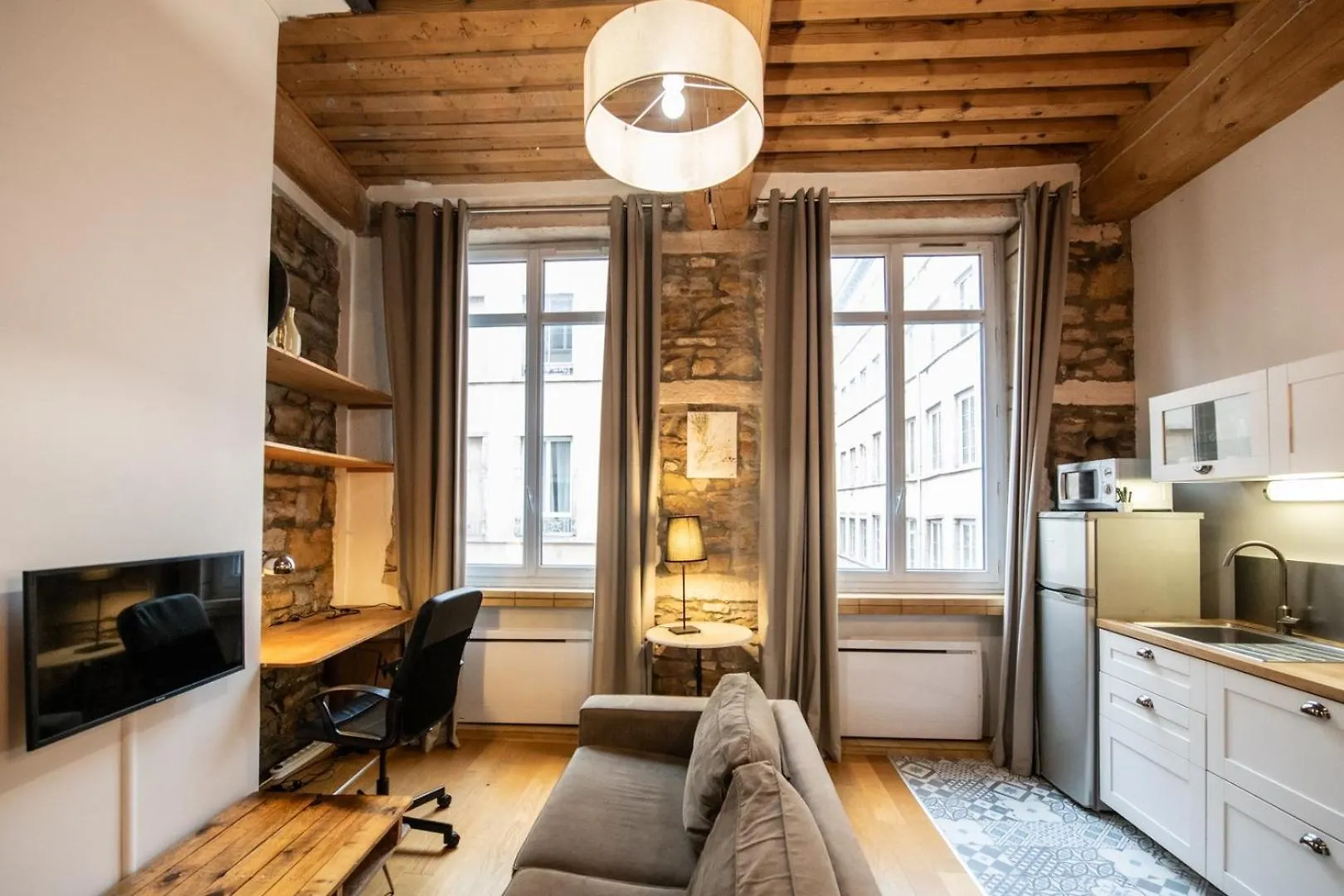 Le Petit Imbert - Studio Chaleureux Et Cozy contacts